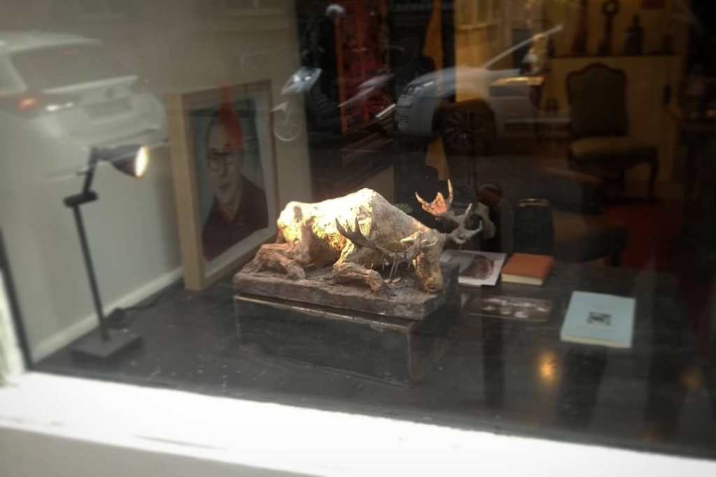 Elan couché à la galerie "Chez Petite"